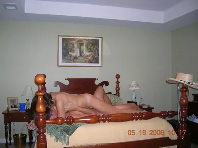 Голая жена в номере отеля картинка 13909