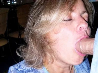 Домашний отсос зрелой в одежде картинка 18322