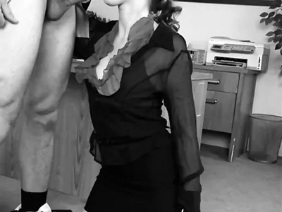 Отсасывает стоя в платье картинка 3725